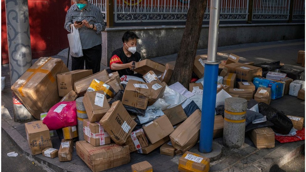 9月下旬，中國國家郵政局、公安部和國家安全部聯合發佈通告，加強二十大期間寄遞物品實名收寄、收寄驗視、過機安檢等制度。
