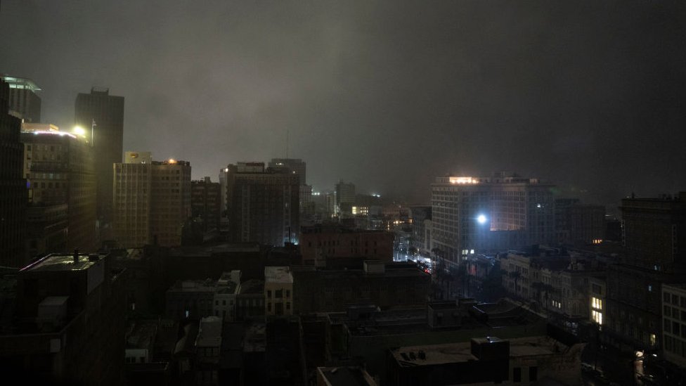 La ciudad de Nueva Orleans sin electricidad