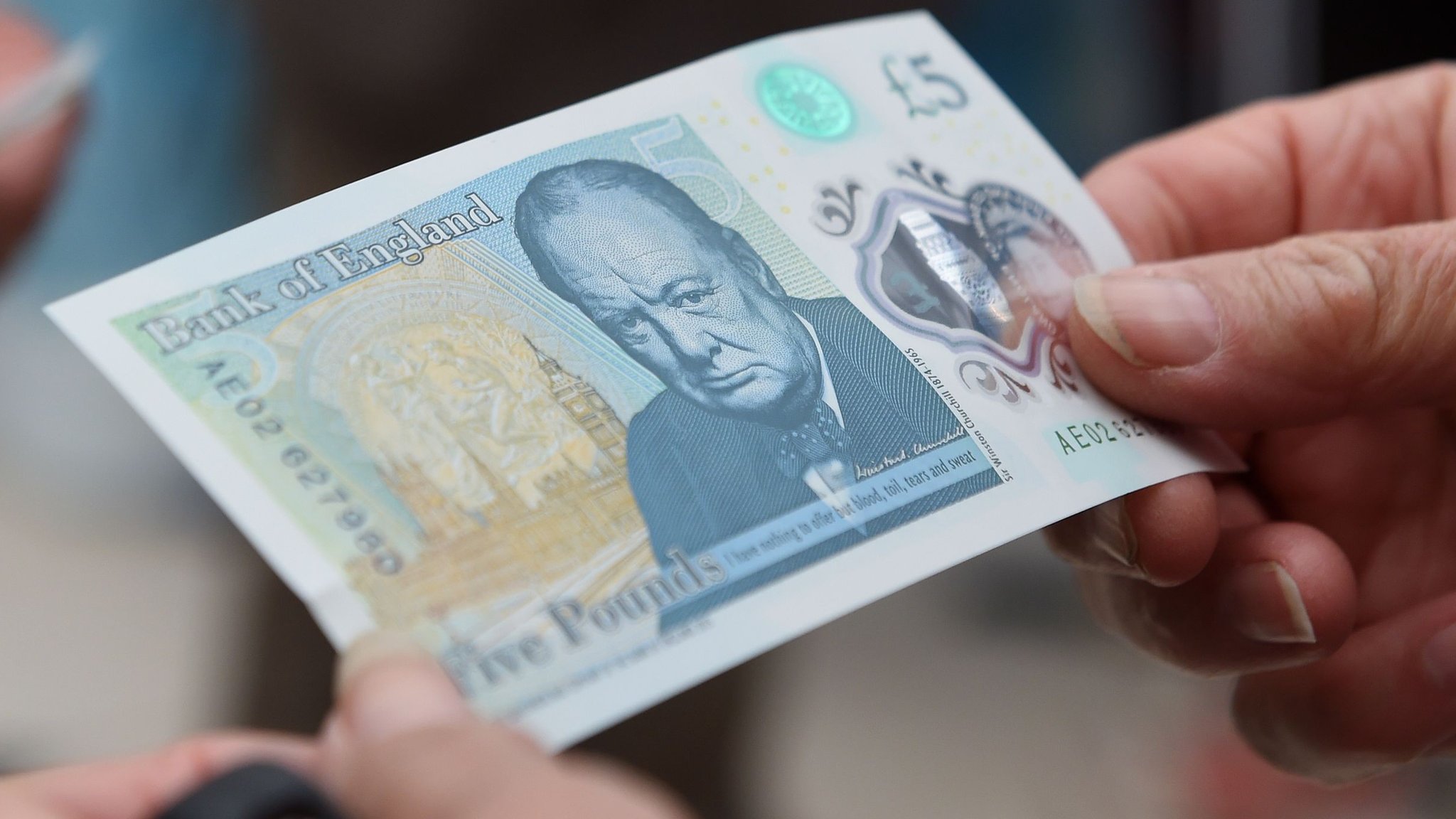 New Sir Winston Churchill £5 note design is unveiled - BBC News