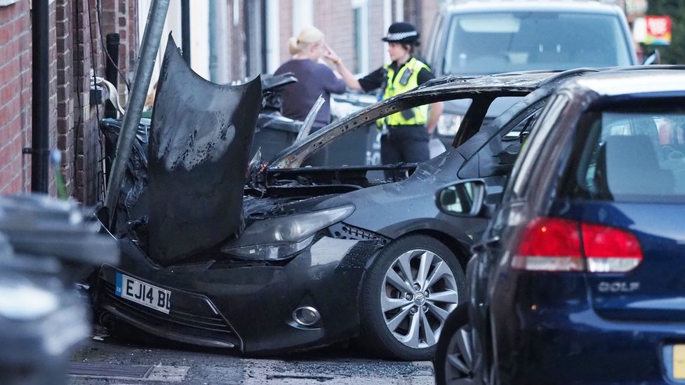 Weapon And Drugs Seized In Luton Shot Driver Probe - Bbc News