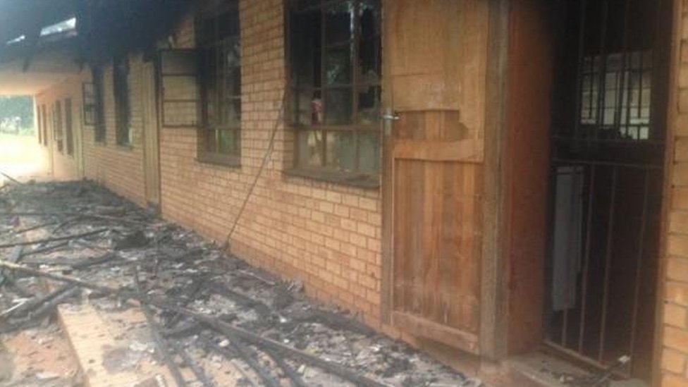 В ЮАР сгорела школа