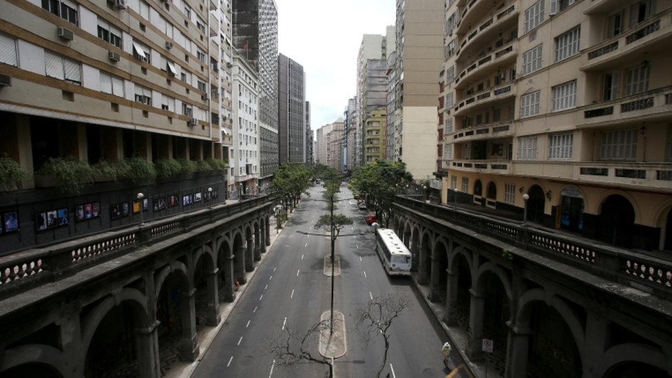Região central de Porto Alegre vazia em meio ao aumento de casos de covid