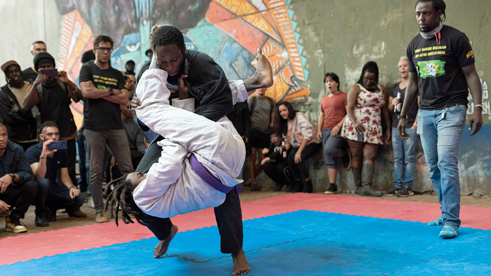 منافسات رياضة الجو جيتسو، خلال بطولة دولية في العاصمة الكينية، نيروبي