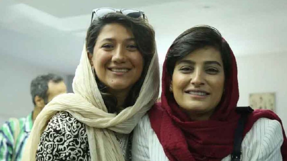 مهسا أميني: إيران تحاكم صحفيتين شاركتا في تغطية وفاتها أثناء اعتقالها