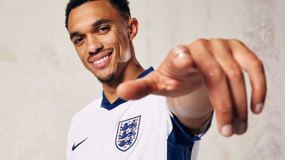 England football kit 'should connect people'