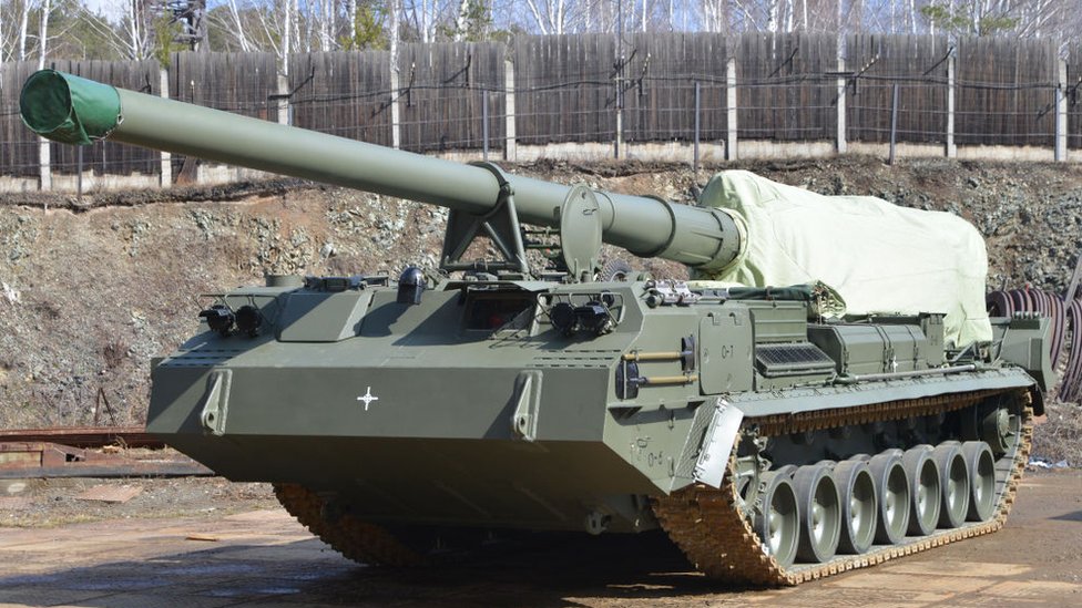 MOSCOW, RUSSIA - APRIL 15, 2020: The first upgraded 203 mm 2S7M Malka self-propelled artillery vehicle delivered by Uraltransmash (a subsidiary of Uralvagonzavod, part of the Rostec State Corporation) to the Russian Defence Ministry. The modernised model shows better performance thanks to a new running gear and improved electronics. Rostec Press Office/TASS (Photo by Rostec Press OfficeTASS via Getty Images)