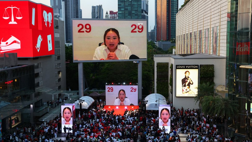 為泰黨黨魁、他信的女兒貝東丹透過視象向選民發表講話（05/05/2023）