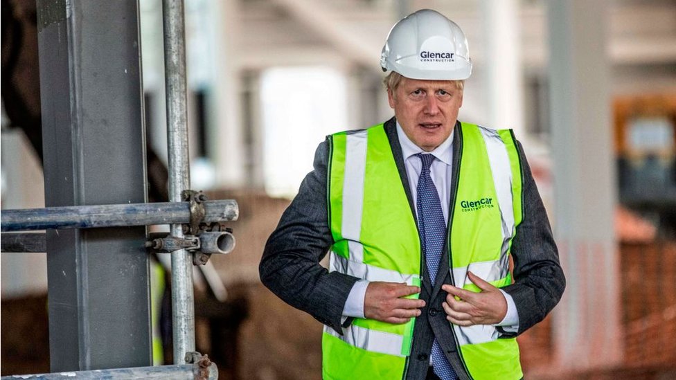İngilere Başbakanı Boris Johnson, Aşı Üretim İnovasyon Merkezi'nin şantiyesini ziyaret etti.