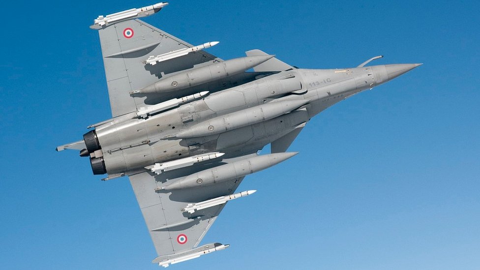 Fransa iki Rafale savaş uçağını geçici olarak Girit Adası'na konuşlandı