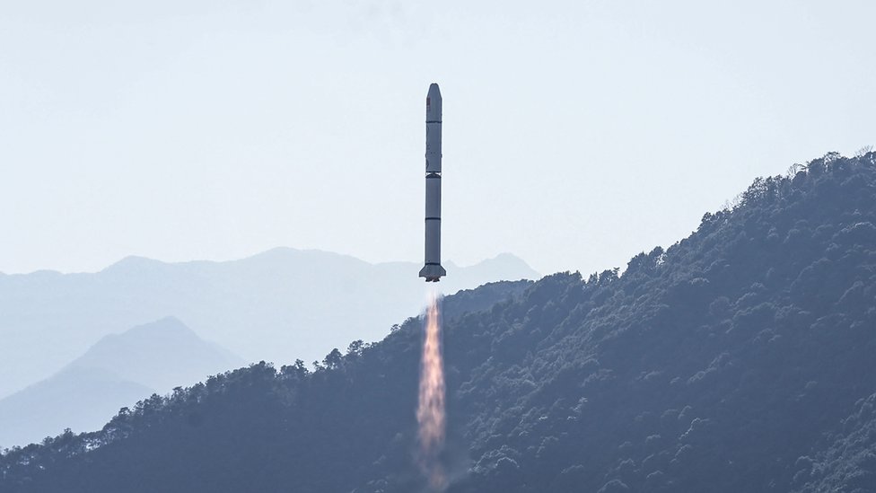 搭載愛因斯坦探測器衛星的火箭從中國升空，在台灣意外引發了一場政治風波。