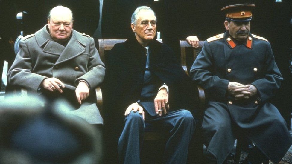 1945年2月，雅爾塔會議，丘吉爾、羅斯福和斯大林（自左至右）被成為三巨頭
