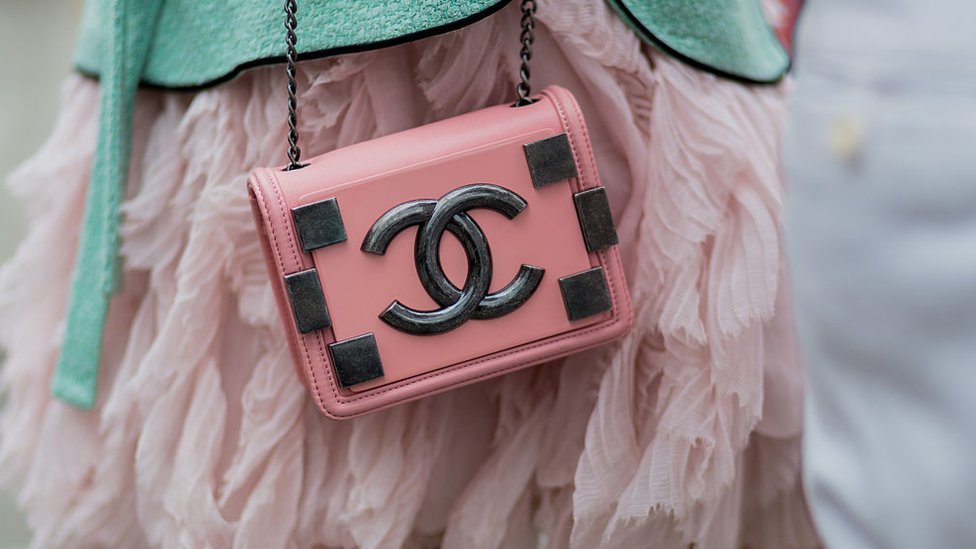 Chanel attacks Huawei (in vain), Blog