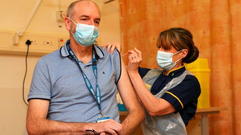 Covid-19: Oxford vaccine rolled out to hundreds of GP sites in England