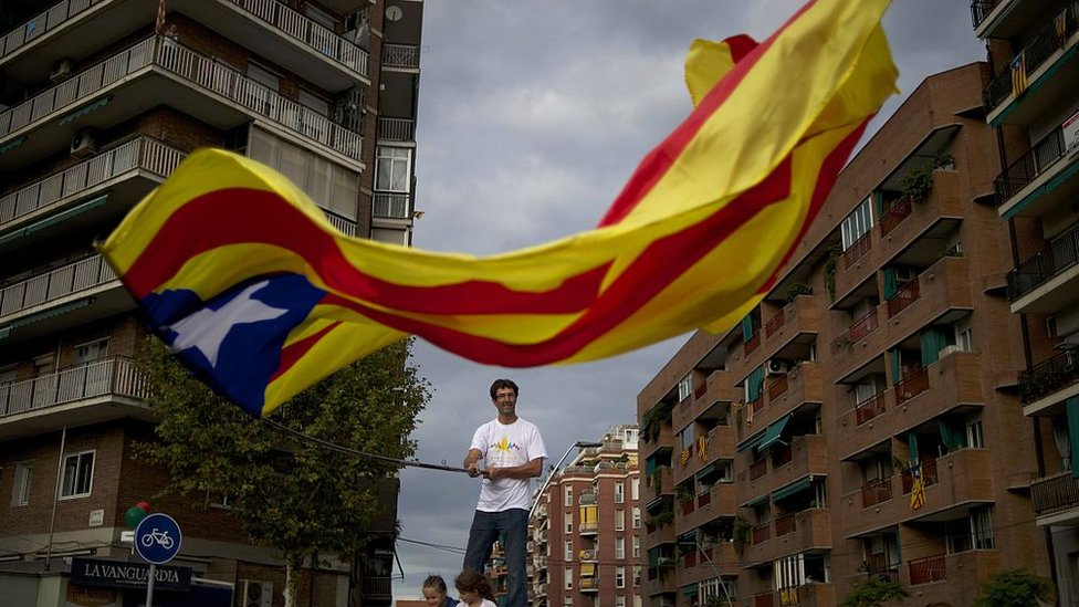 Òmnium Cultural nació con el fin de preservar la cultura catalana durante el franquismo. Bandera
