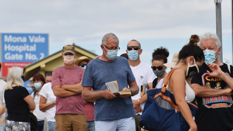 People line up for testing at walk-in clinic in Sydney's Northern Beaches region