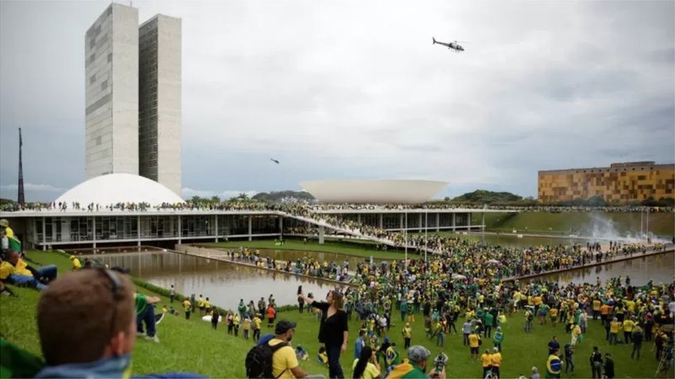 Manifestantes invadem o Congresso em Brasília