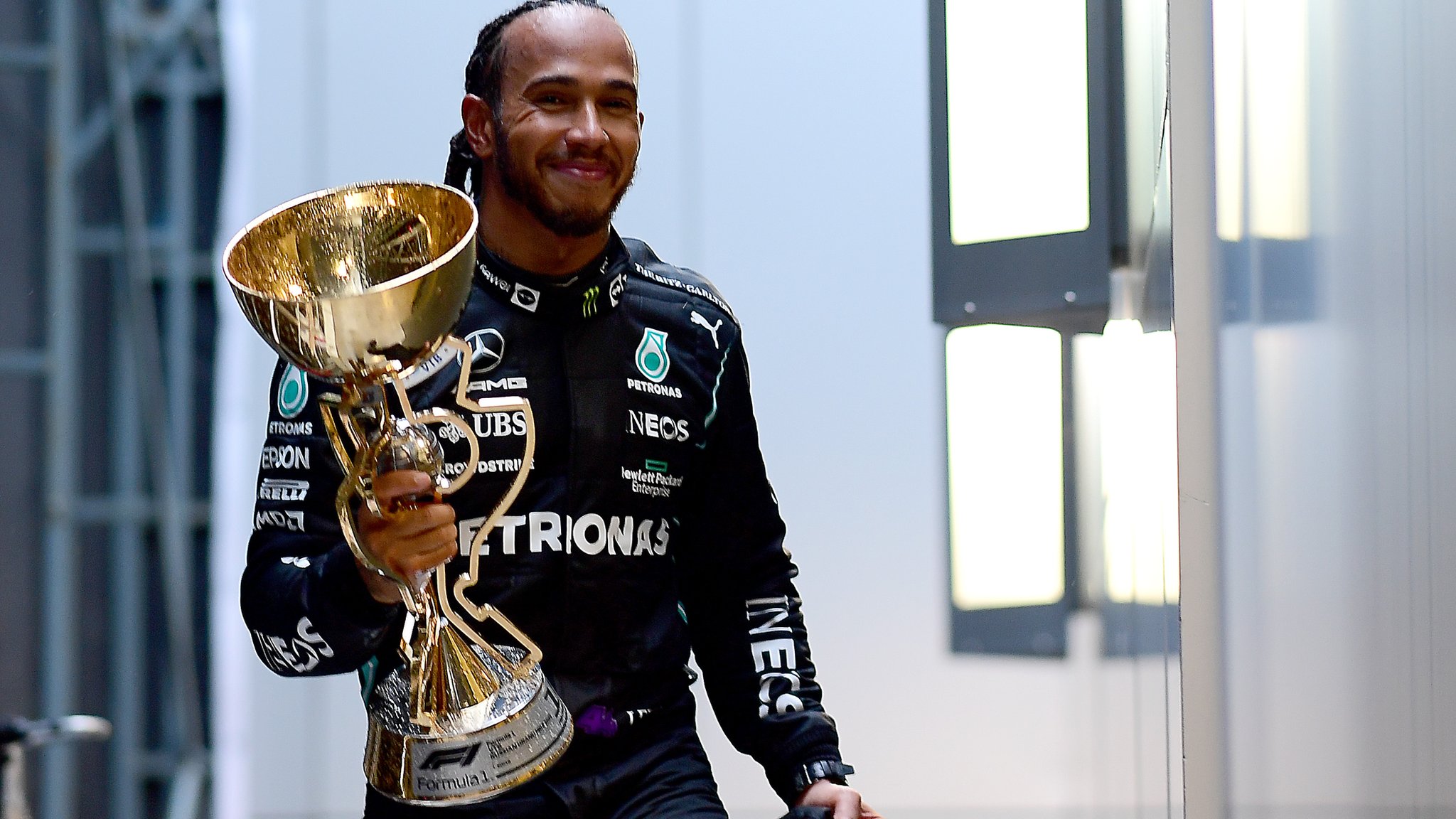 Lewis Hamilton's 100th win in Russia cannot mask concern for F1 title chances