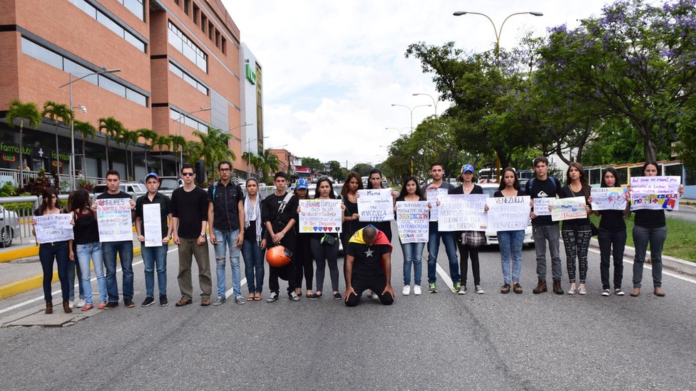 Студенты-стоматологи блокируют дорогу в Мериде