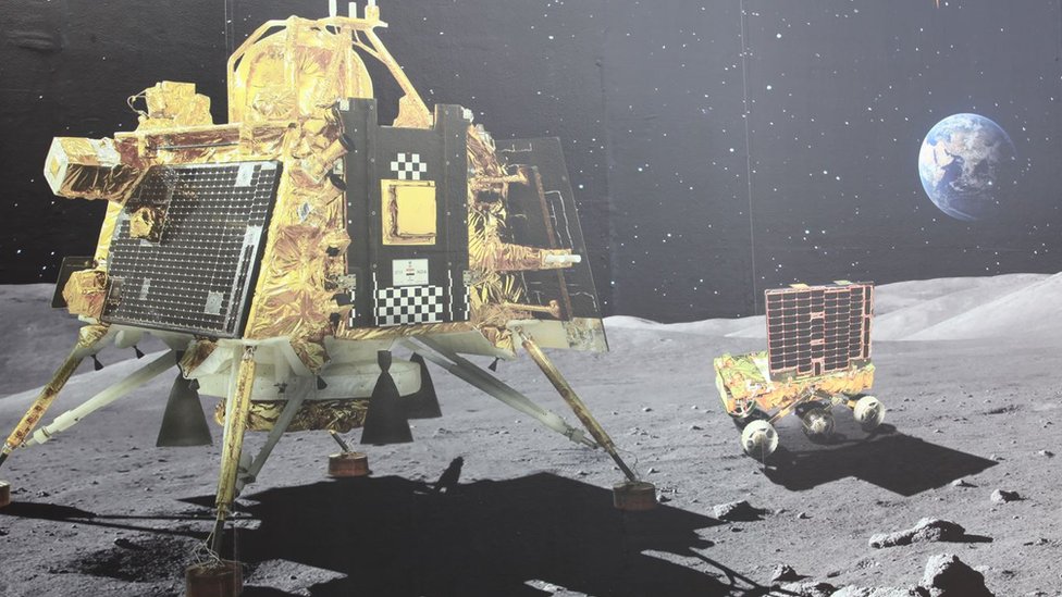 印度航天局拍攝的月球表面維克拉姆著陸器和普拉吉亞漫遊車的立體模型