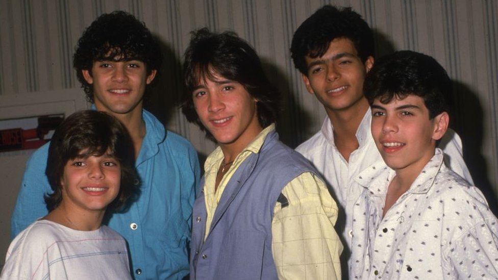 Menudo en 1985, con la integración de Ricky Martin, Charlie Rivera, Roy Rosselló, Robby Rosa y Ray Acevedo.