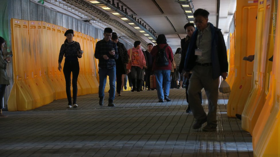 香港理工大學南側橫跨紅磡海底隧道收費站的人行橋（3/1/2020）
