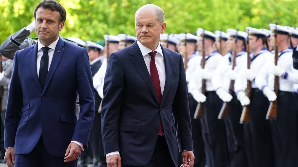 德國總理肖爾茨（右），法國總統馬克龍（左）