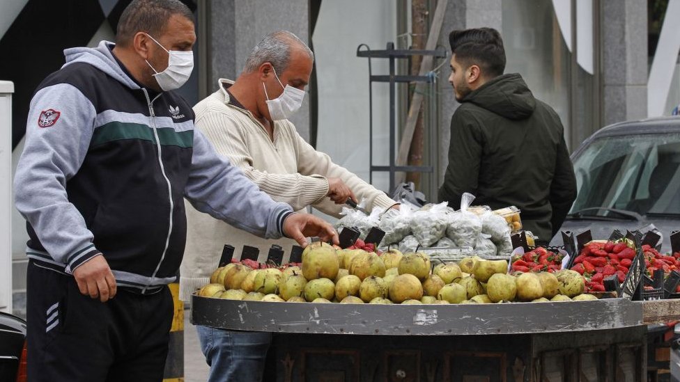 Lübnan'da bir meyve tezgahı