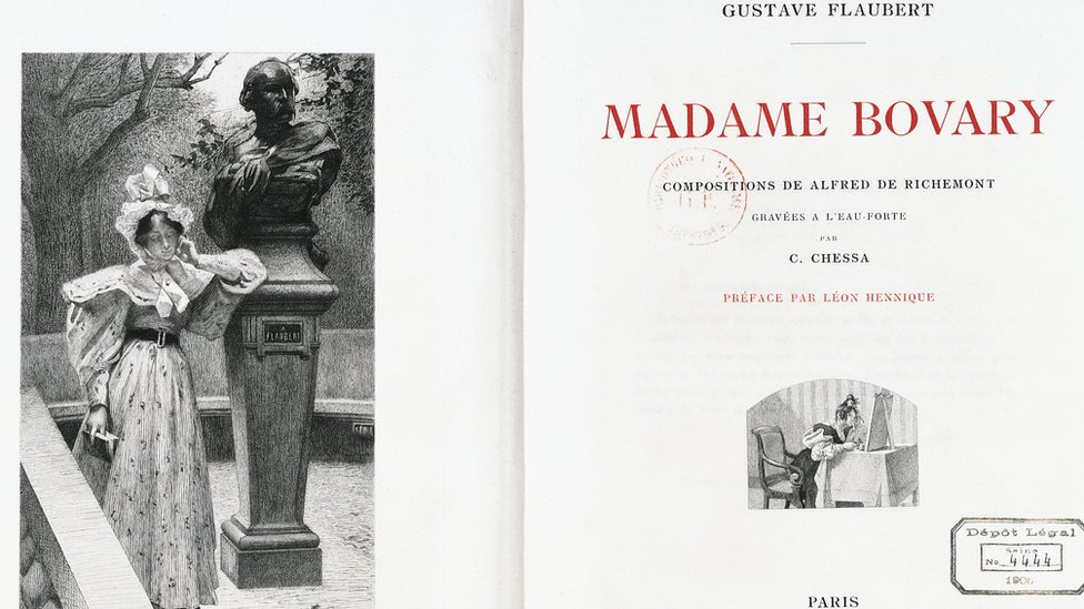 ¿Has notado que Madame Bovary es uno de los libros que aparece a menudo en series y películas cuando muestran a una mujer leyendo? Estuvo en manos de las "Esposas desesperadas" y de Carmela Soprano, por ejemplo. Madame Bovary libro