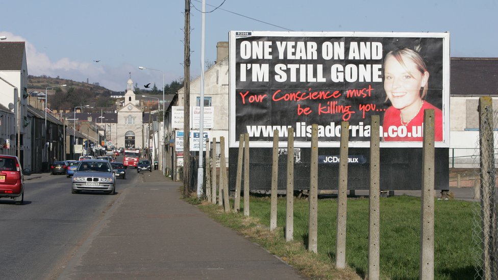 Рекламный щит через год после исчезновения Лизы Дорриан