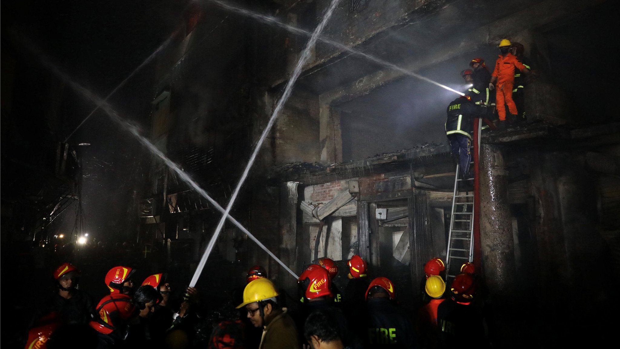 Bangladesh fire: Blaze kills dozens in Dhaka historic district
