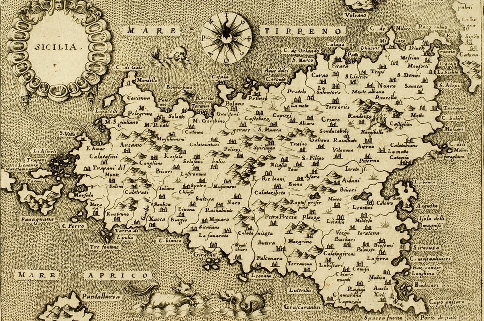 Sicilia, por su importancia estratégica, había sido invadida por varios poderes. Cada uno traía lo suyo, y los árabes trajeron los cítricos y los sistemas de irrigación. Sicilia mapa de XVII