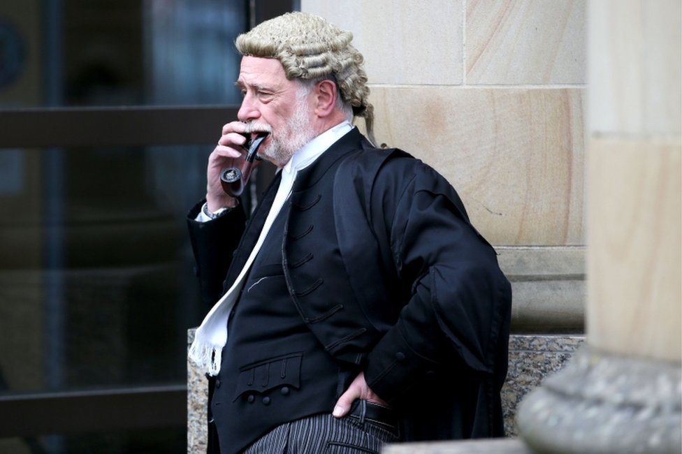 Дональд Финдли, королевский адвокат за пределами Высокого суда в Глазго, в роли Крейга Уайта,