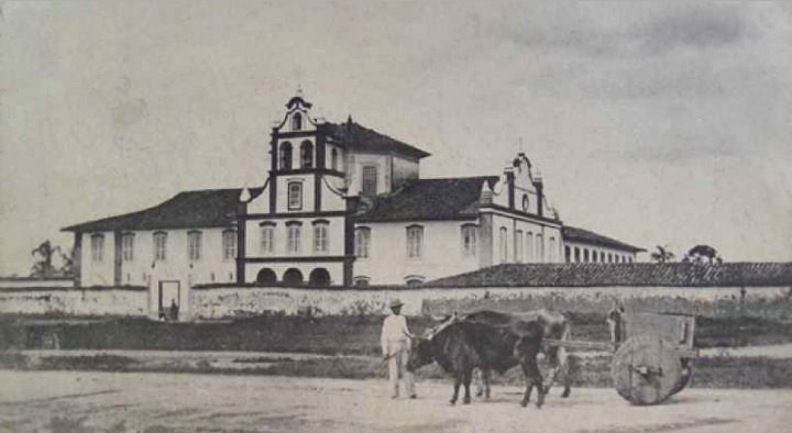 Foto de Militão Augusto de Azevedo, hoje em domínio público, mostra o convento da Luz cerca de 50 anos depois da sua construção
