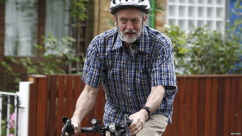Jeremy Corbyn en su bicicleta