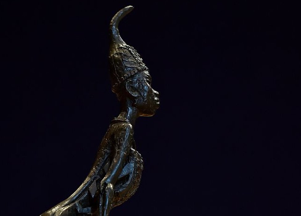 Фотография одной из скульптур Бена Энвонву