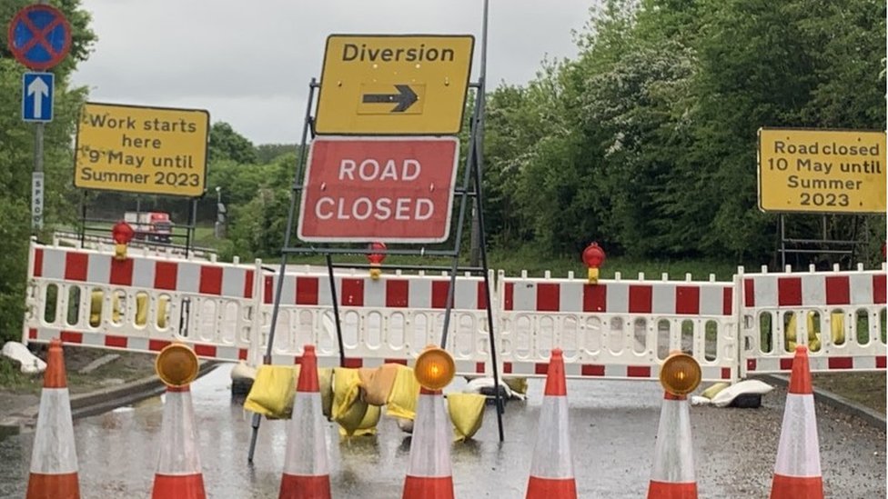 Wymondham A11 contraflow as concrete road resurfaced BBC News