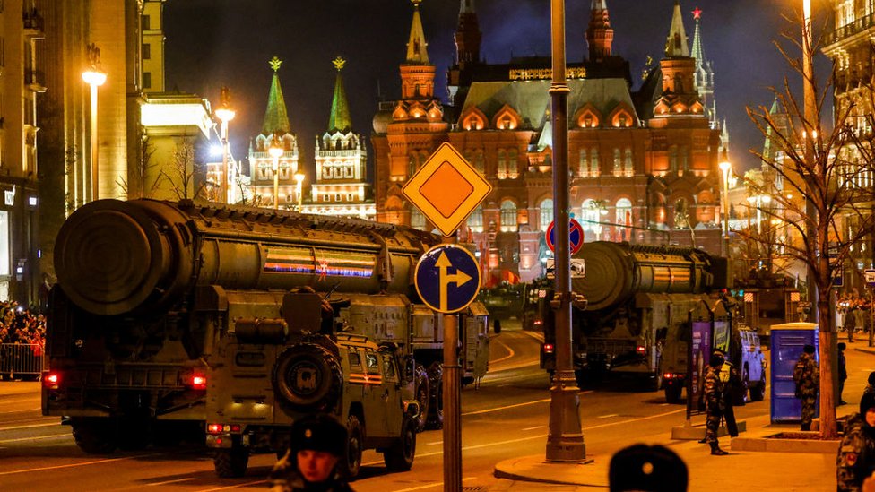 Rudal diangkut ke Moskow sebagai persiapan parade tanggal 9 Mei