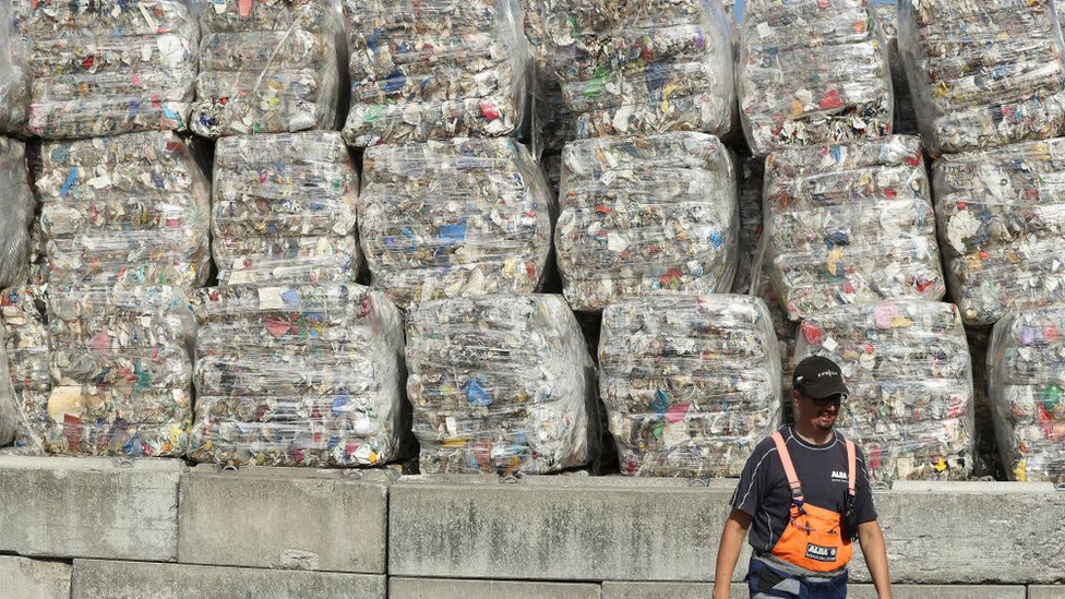 El reciclaje le pude devolver valor a los desperdicios. Planta de reciclaje.
