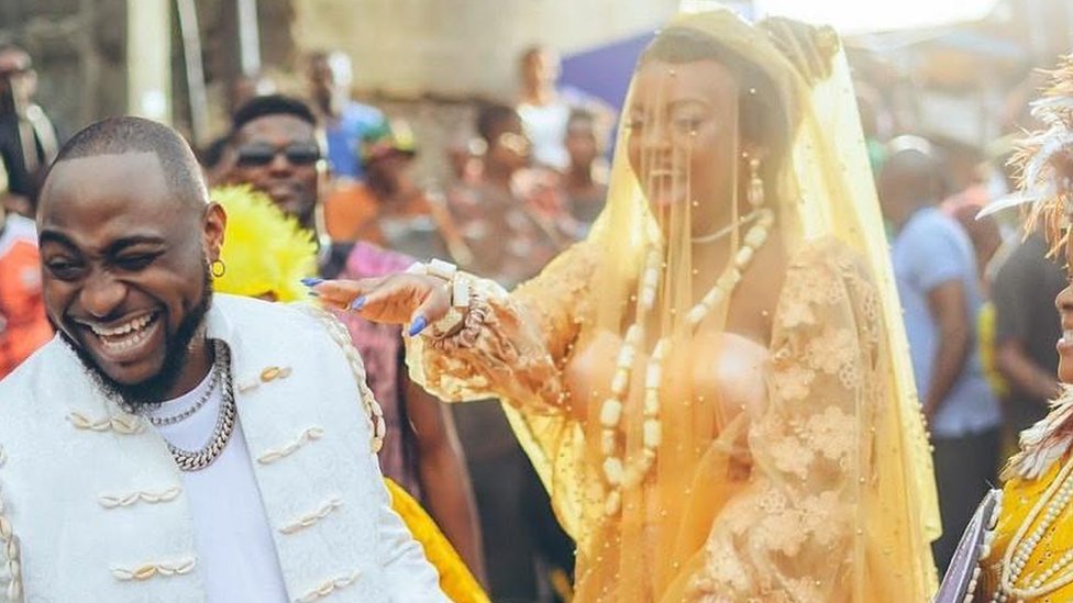 Ankara white Wedding: Ihe mere m ji were uwe puruiche kwaara onwe m akwa agbamakwụkwọ - Chioma Inyang - BBC News Ìgbò