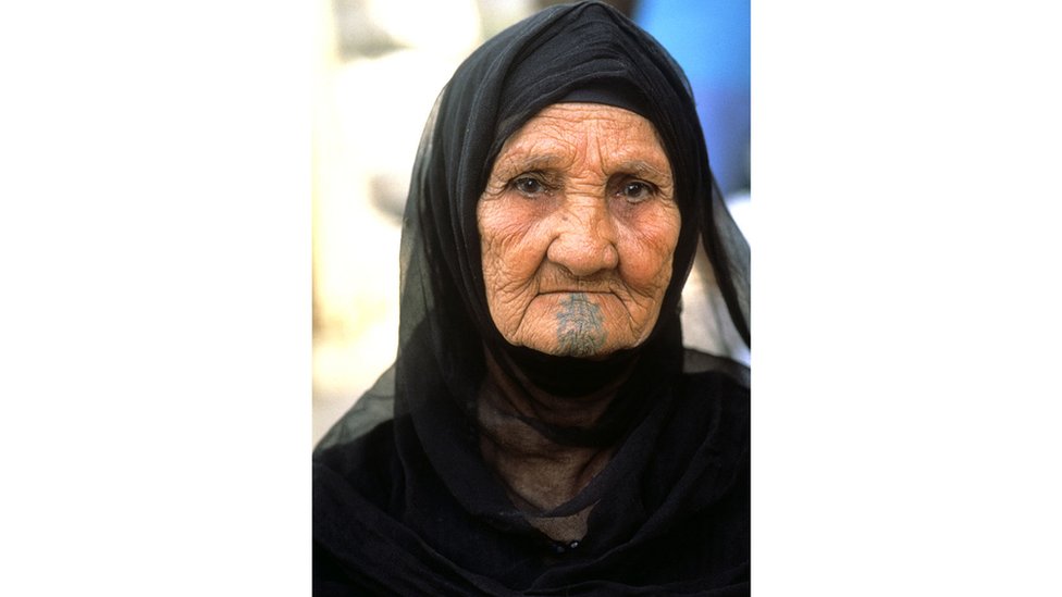 الوشم في مصر بين الحرية الشخصية والرفض الديني ونظرة المجتمع 2 امرأة مصرية