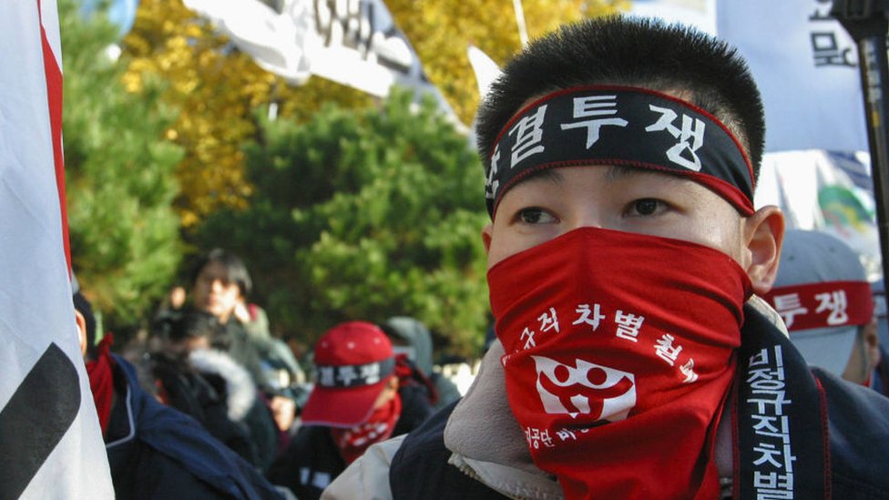 Manifestante en Corea del Sur por las condiciones laborales, octubre 2003.
