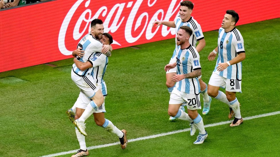 Argentinci proslavljaju gol