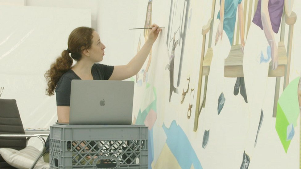 Ализа Нисенбаум в своей студии