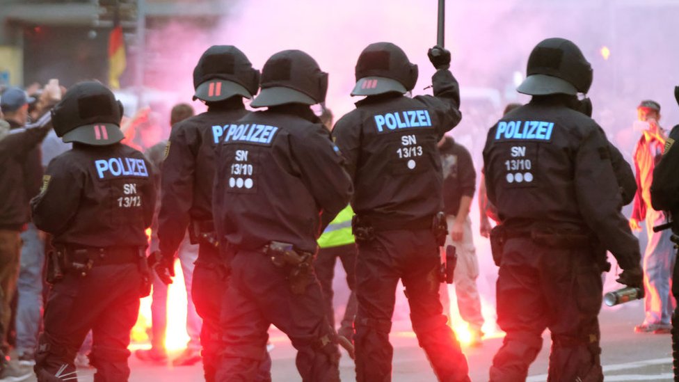الشرطة في ألمانيا تتصدى لمظاهرة ضد اللاجئين