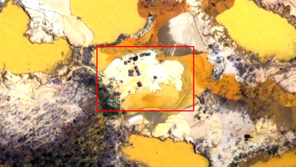 Imagen de minería ilegal captada con el satélite PerúSAT-1