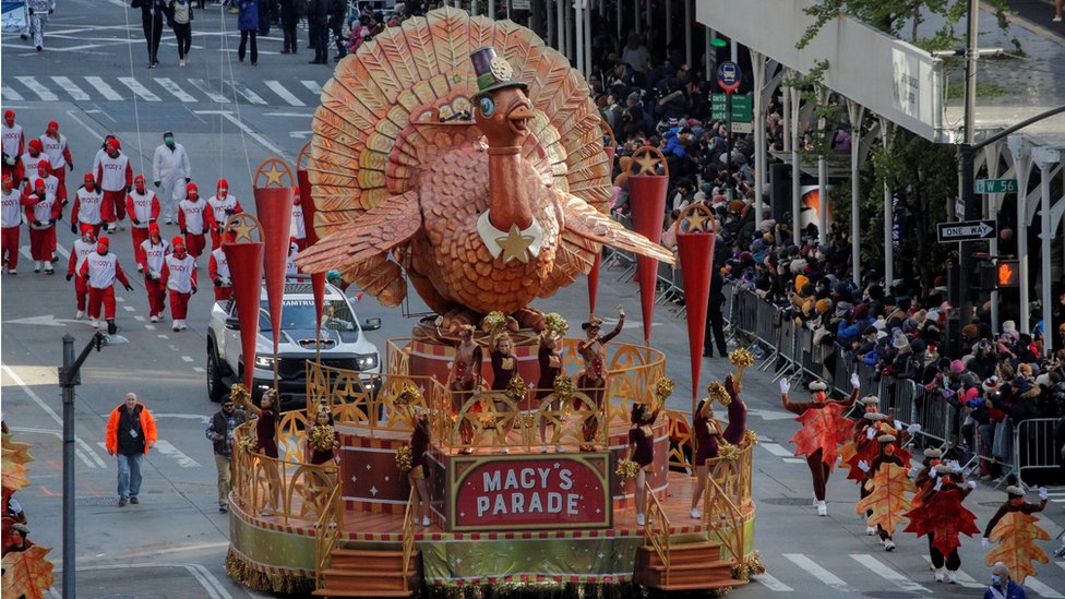 El tradicional pavo flotante Tom de los desfiles de Thanksgiving