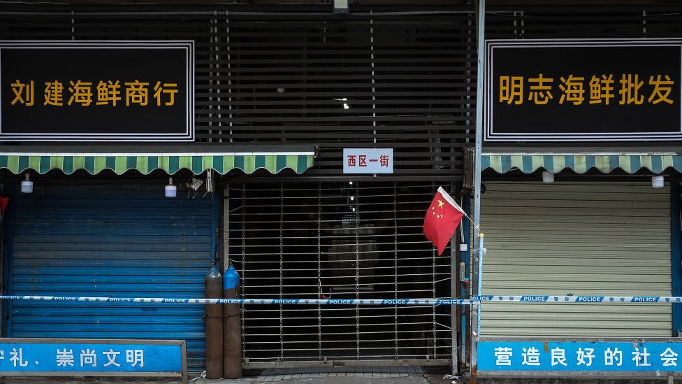 Общий вид закрытого оптового рынка морепродуктов Хуанань