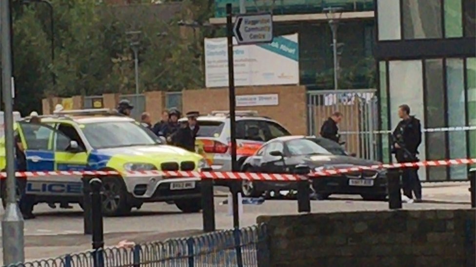 Met Police detective injured in Hackney shooting BBC News