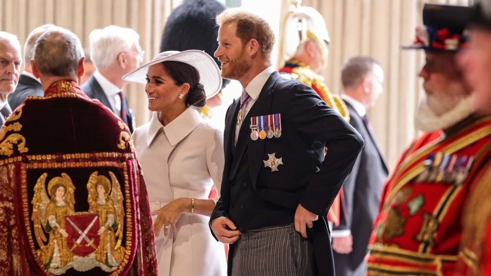 Harry e Meghan na celebração de Ação de Graças da rainha