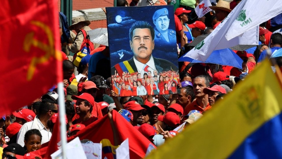 Сторонники президента Венесуэлы Николаса Мадуро собрались в Каракасе 2 февраля 2019 года, чтобы отметить 20-ю годовщину прихода к власти покойного Уго Чавеса, левого головореза, установившего социалистическое правительство